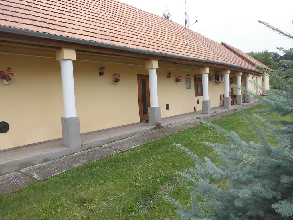 Fenyves Apartman Sarospatak Luaran gambar