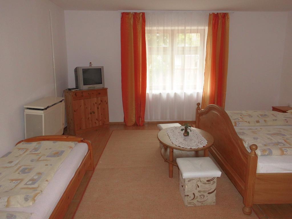 Fenyves Apartman Sarospatak Luaran gambar