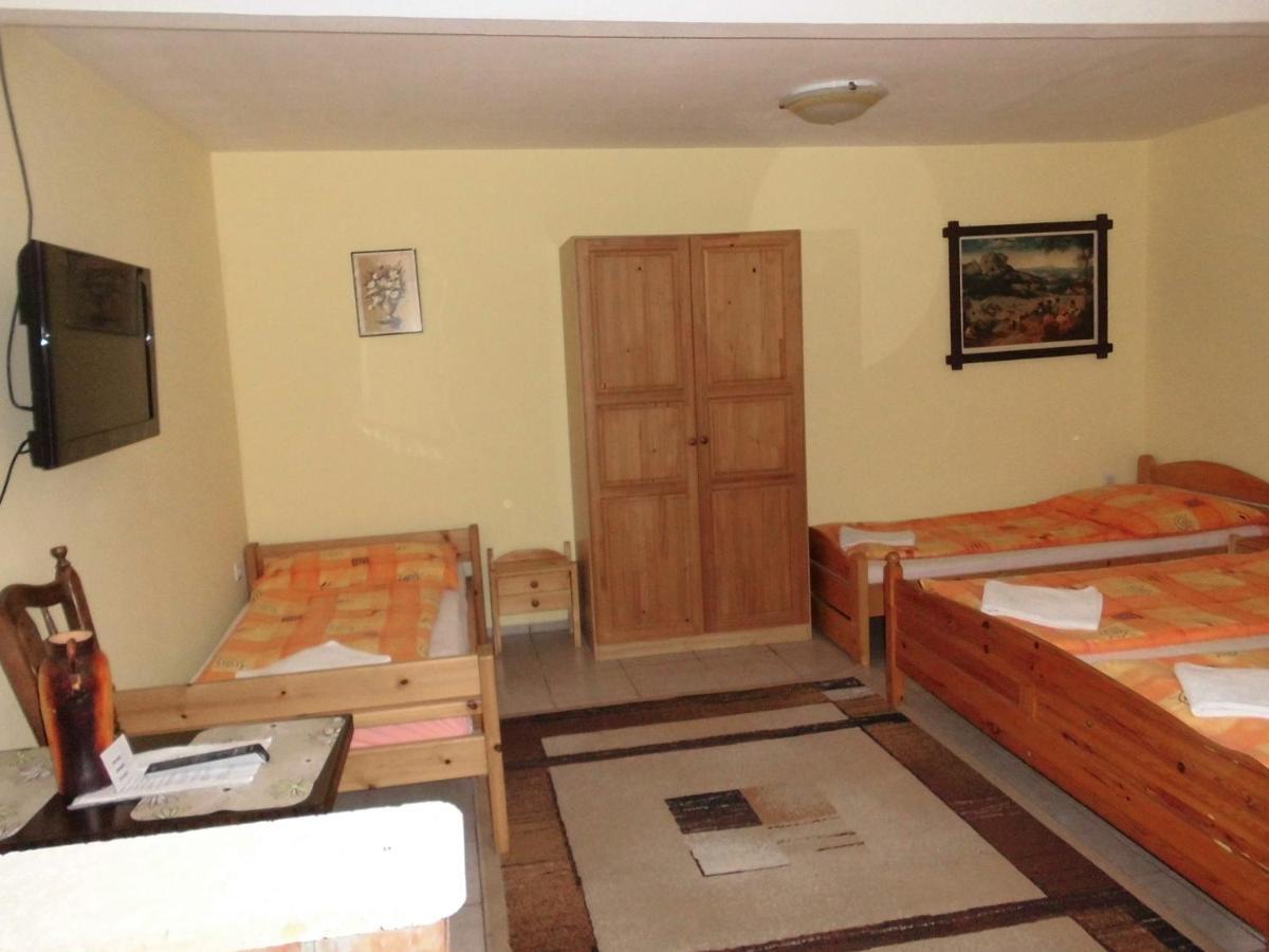 Fenyves Apartman Sarospatak Luaran gambar